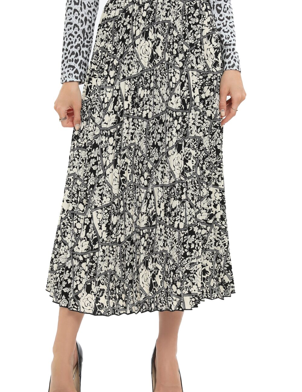 Yandg  Monochrome Pleated Midi Skirt - Image 4